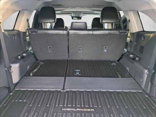 Certified 2023 Toyota Highlander XLE image 6