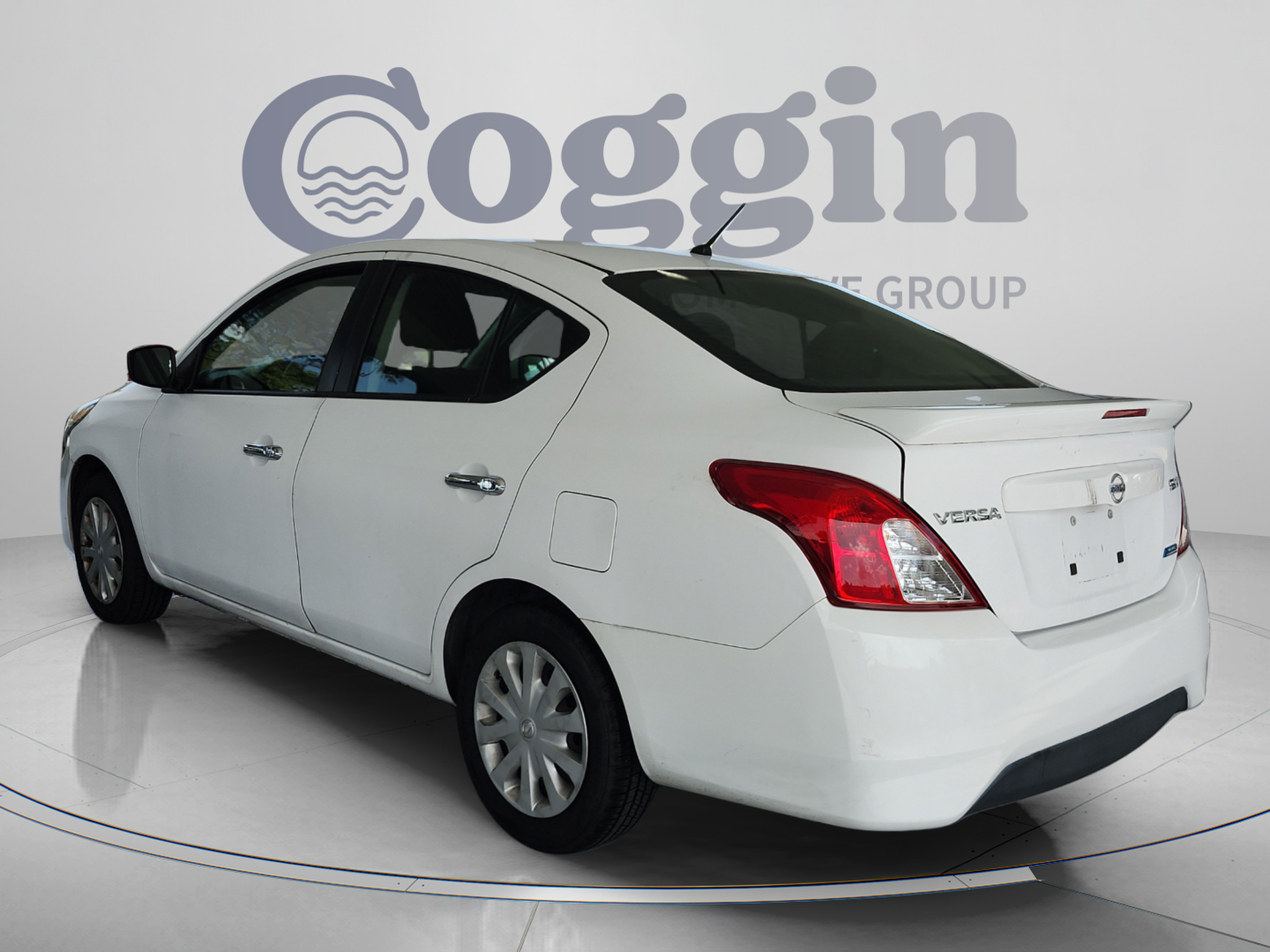 Used 2016 Nissan Versa SV FWD image 3