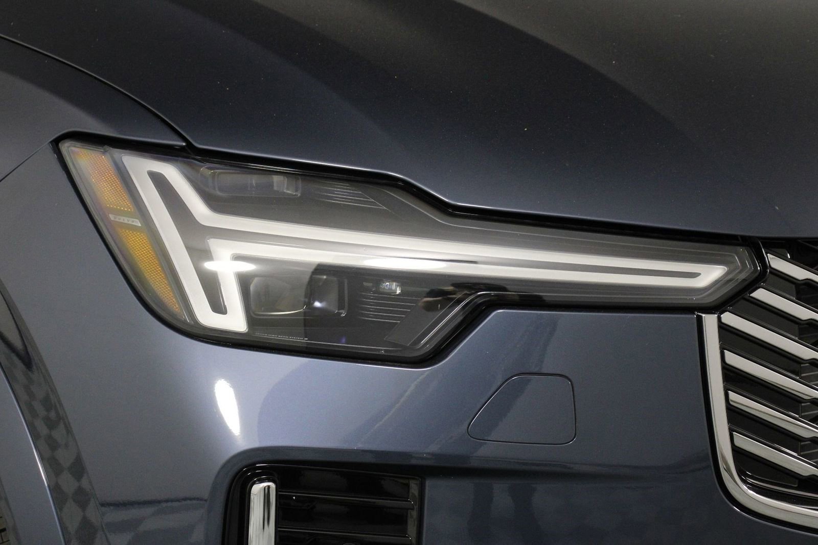 New 2026 Volvo XC90 T8 Plus w/ Protection Package Premier image 14