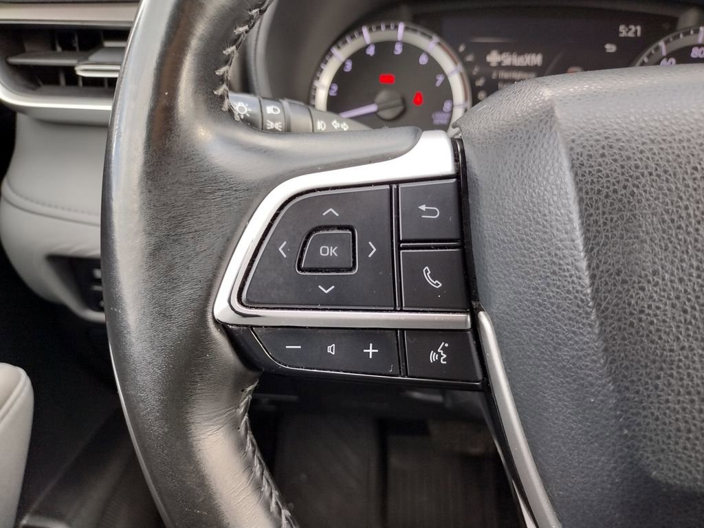 Used 2023 Toyota Highlander LE FWD image 28