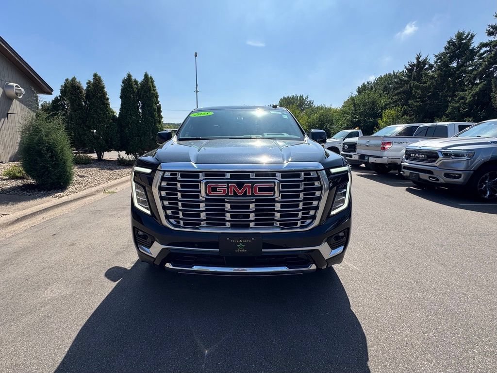 Used 2025 GMC Yukon Denali w/ Denali Reserve Package AWD/4WD image 3