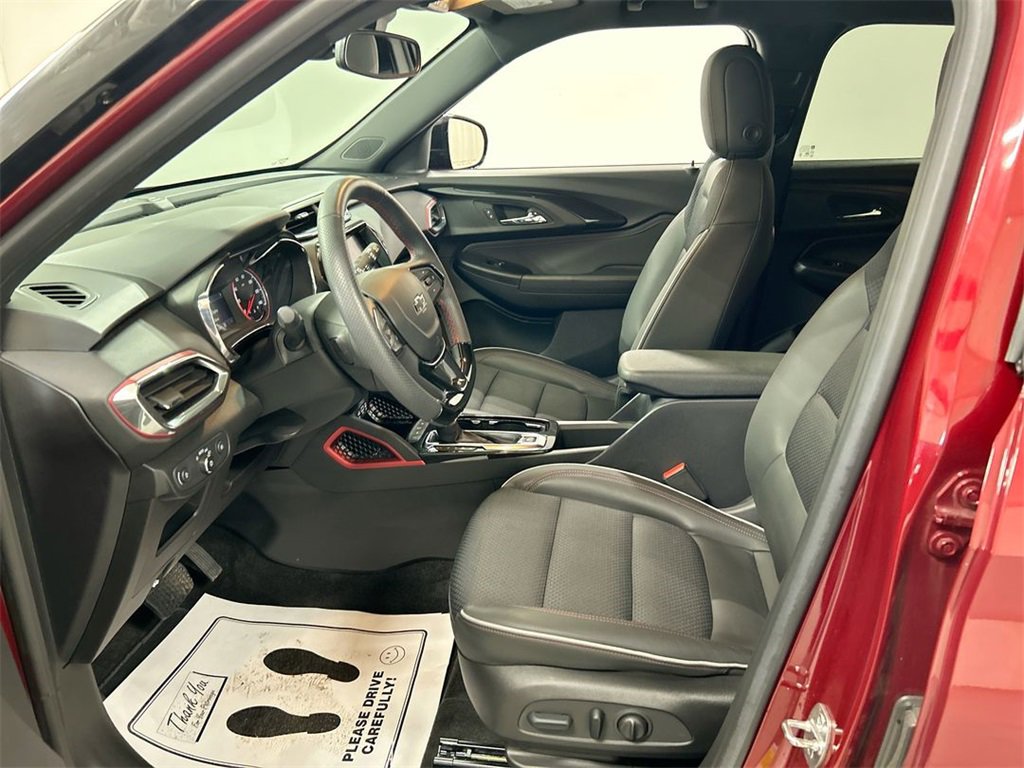 Used 2023 Chevrolet TrailBlazer RS w/ Sun and Liftgate Package image 9
