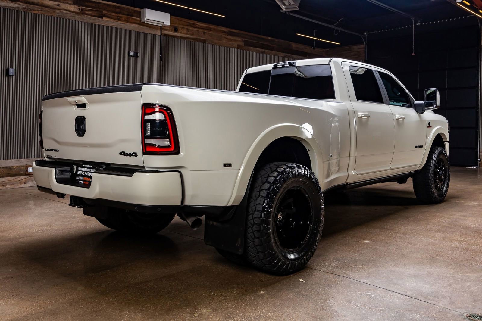 Used 2024 RAM 3500 Limited w/ Night Edition AWD/4WD image 10