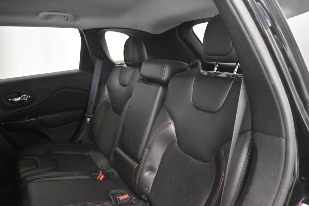 Used 2019 Jeep Cherokee Trailhawk w/ Cold Weather Group image 25