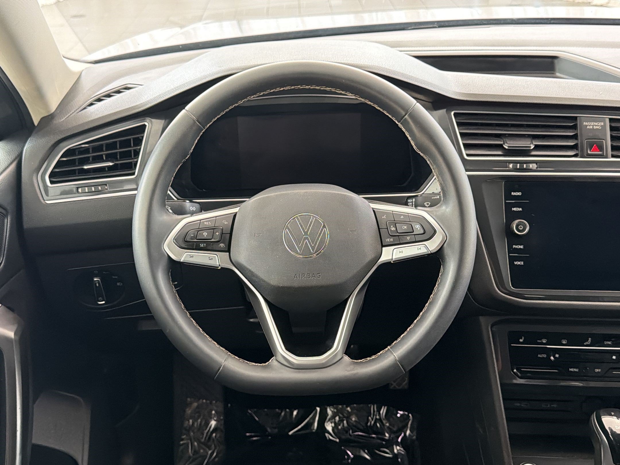 Used 2022 Volkswagen Tiguan SE FWD image 11