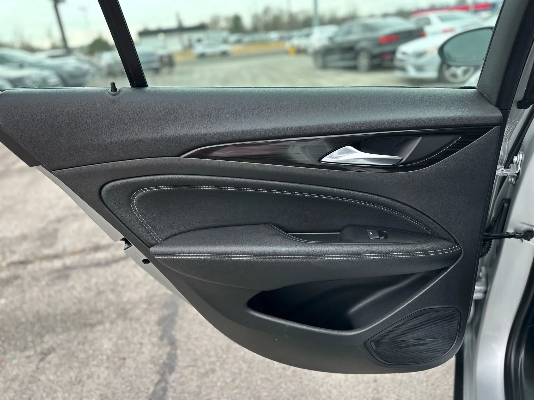 Used 2018 Buick Regal Essence image 22