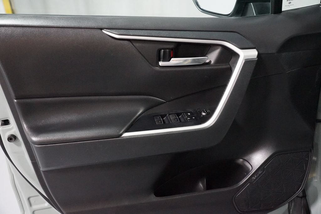 Used 2022 Toyota RAV4 XLE w/ Convenience Package FWD image 29