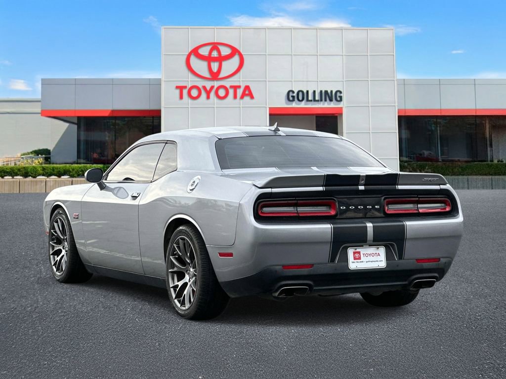 Used 2016 Dodge Challenger SRT w/ Technology Group image 4