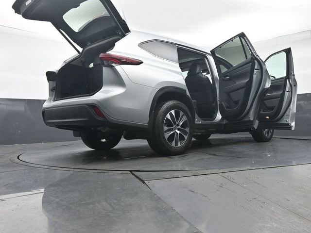 Certified 2024 Toyota Highlander XLE image 61