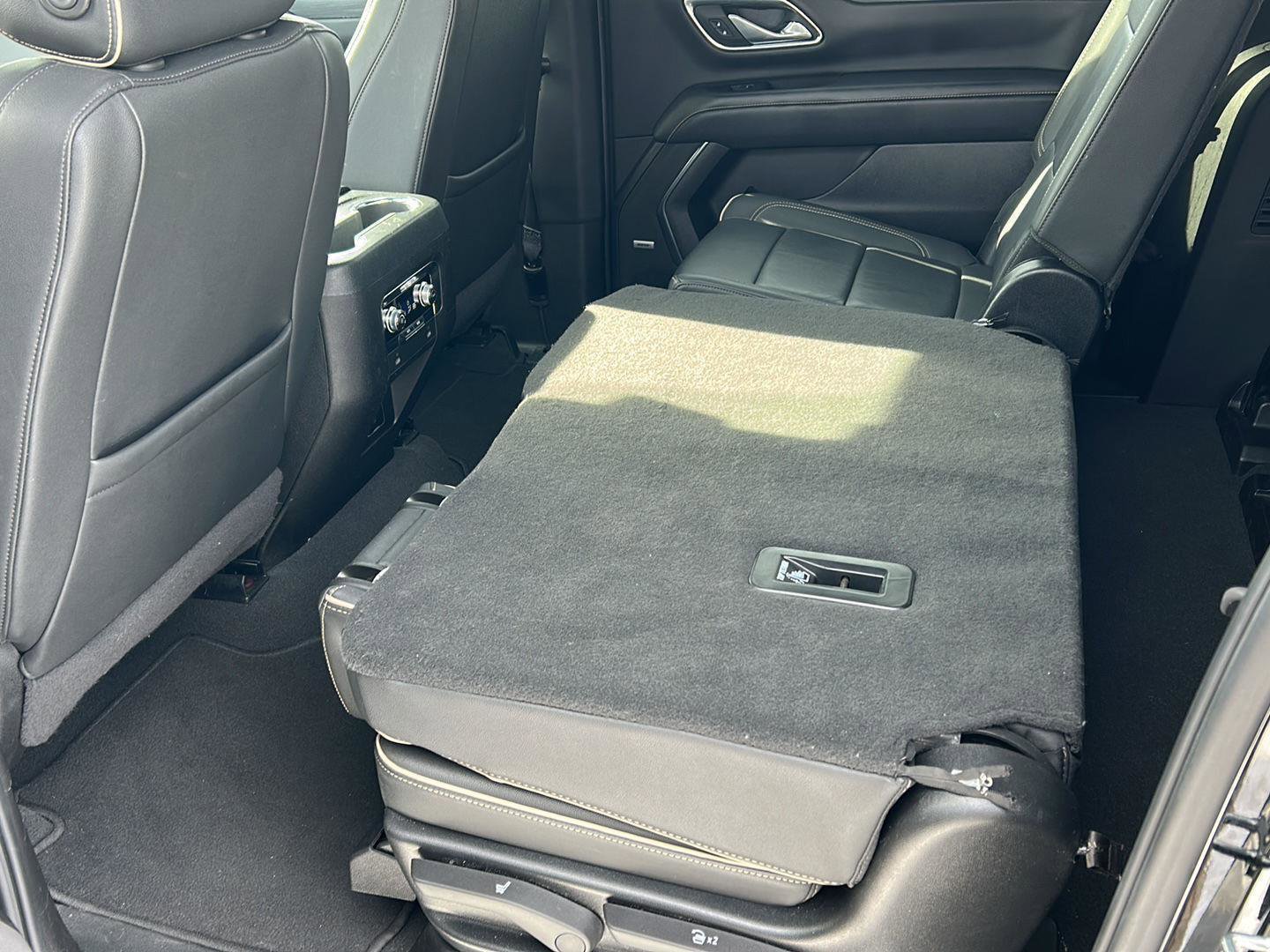 Used 2024 GMC Yukon XL SLT AWD/4WD image 29