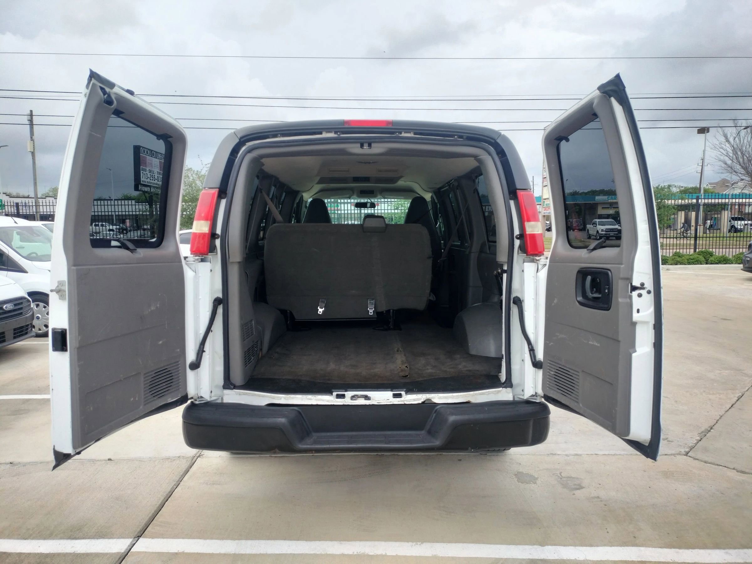 Used 2017 Chevrolet Express 2500 LS image 7