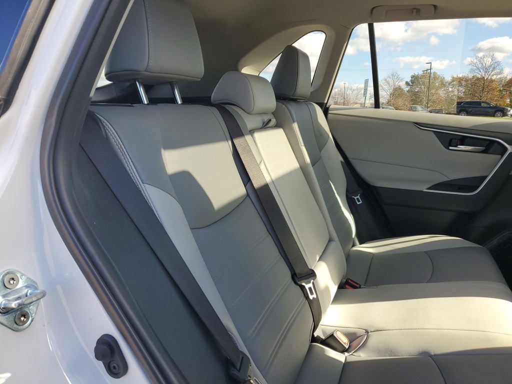 Used 2024 Toyota RAV4 XLE Premium image 28