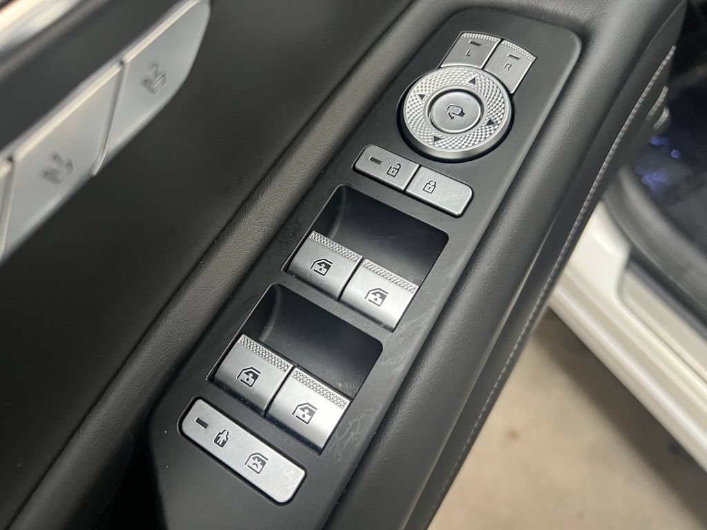 Used 2025 Genesis GV80 2.5T Standard AWD/4WD image 14