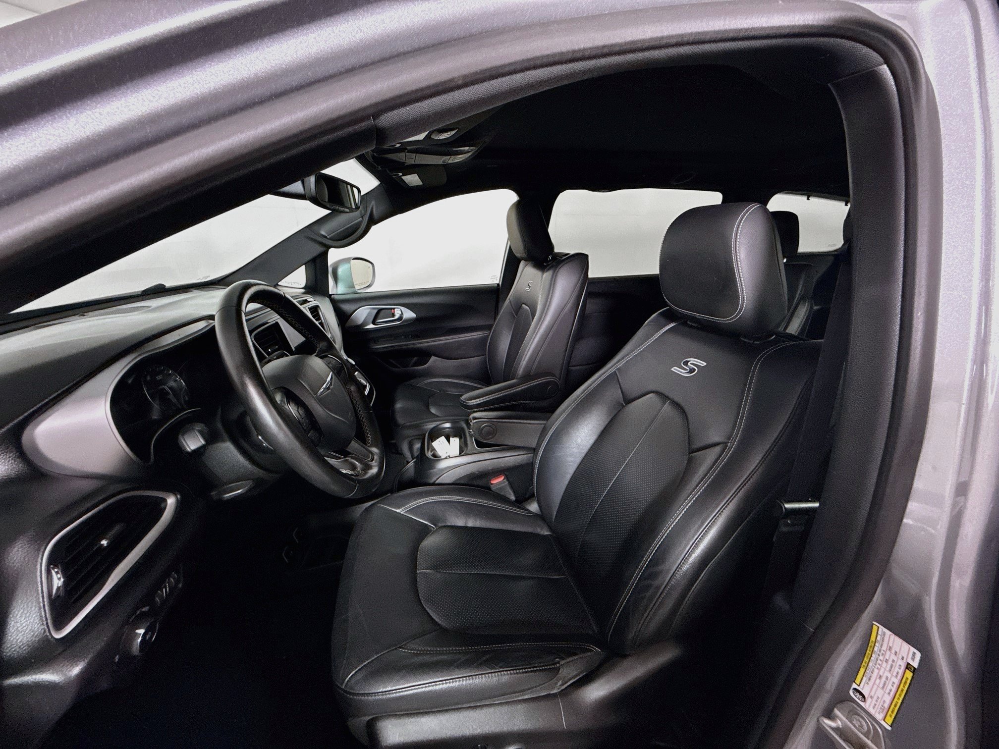Used 2020 Chrysler Pacifica Touring-L Plus w/ S Appearance Package FWD image 11
