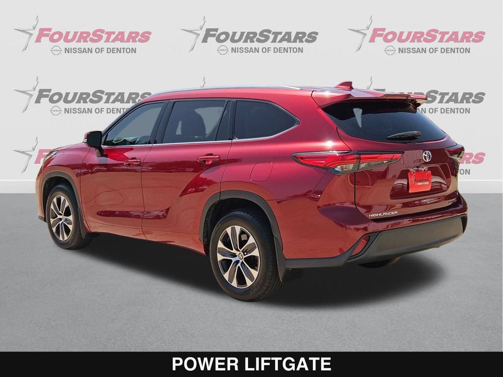 Used 2021 Toyota Highlander XLE AWD/4WD image 7