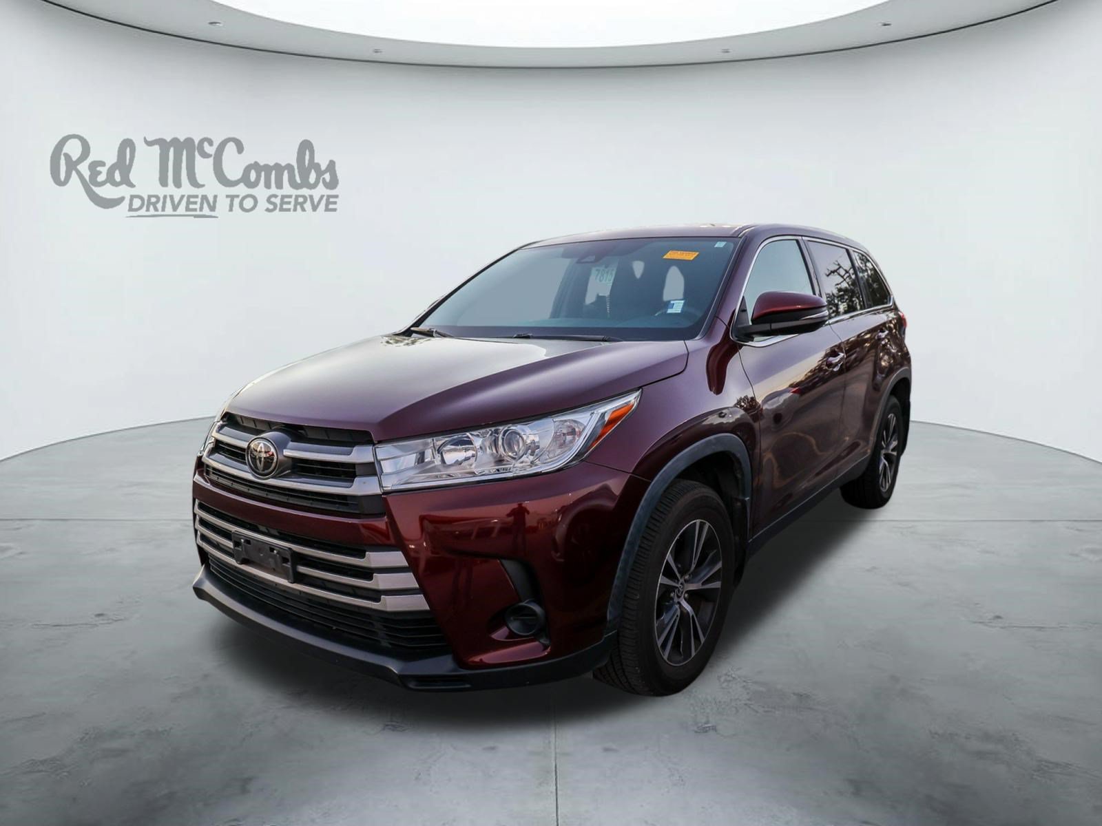 Used 2019 Toyota Highlander LE FWD image 1