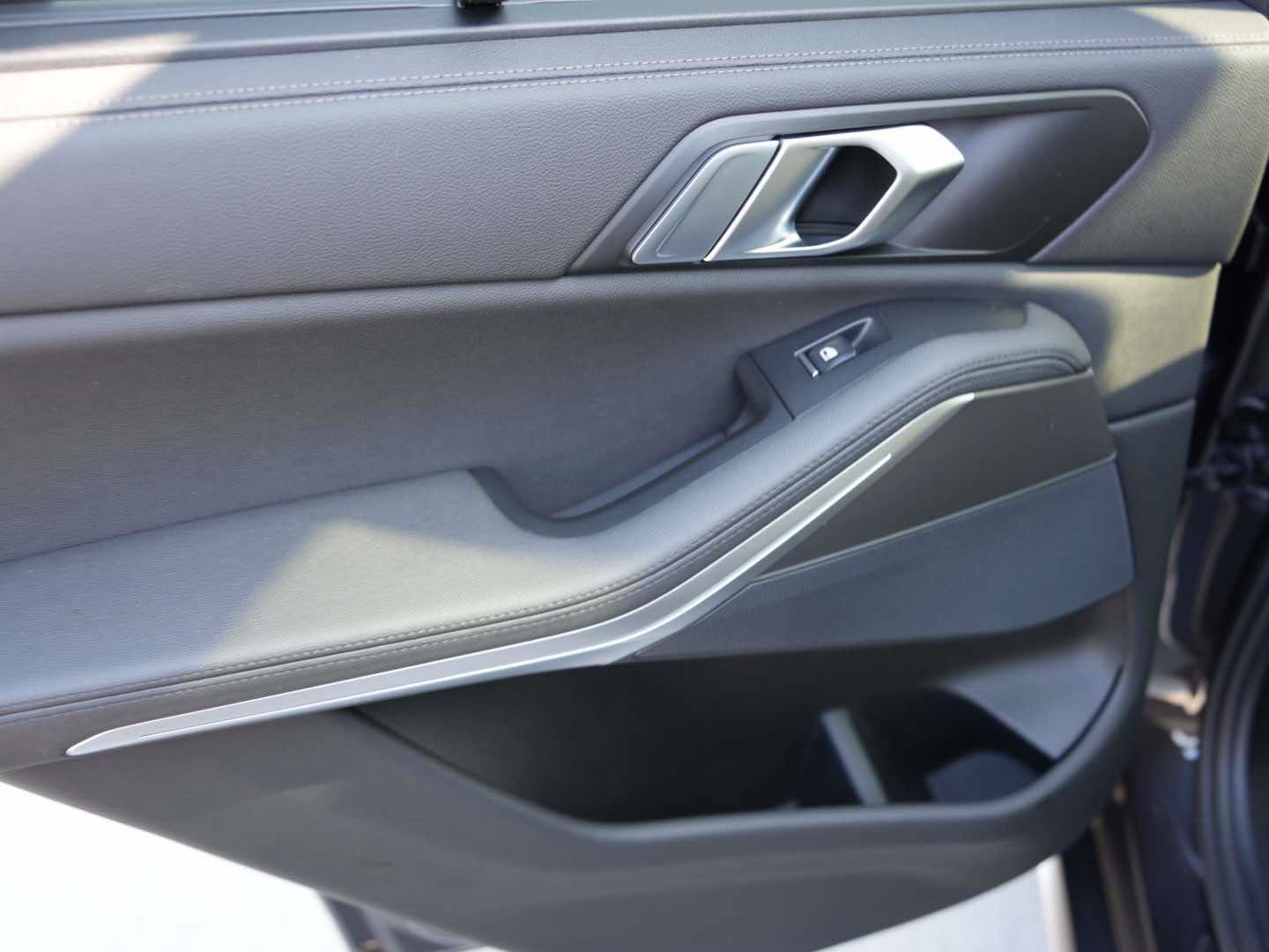 Certified 2022 BMW X5 xDrive45e w/ Executive Package AWD/4WD image 8