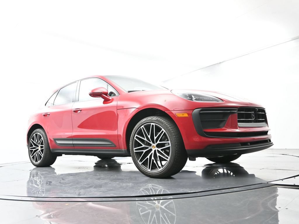Certified 2025 Porsche Macan AWD/4WD image 54