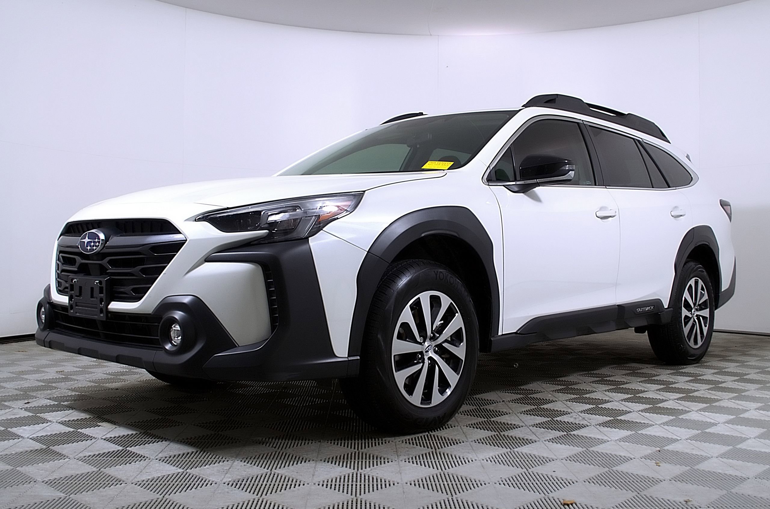 Used 2025 Subaru Outback Premium image 2