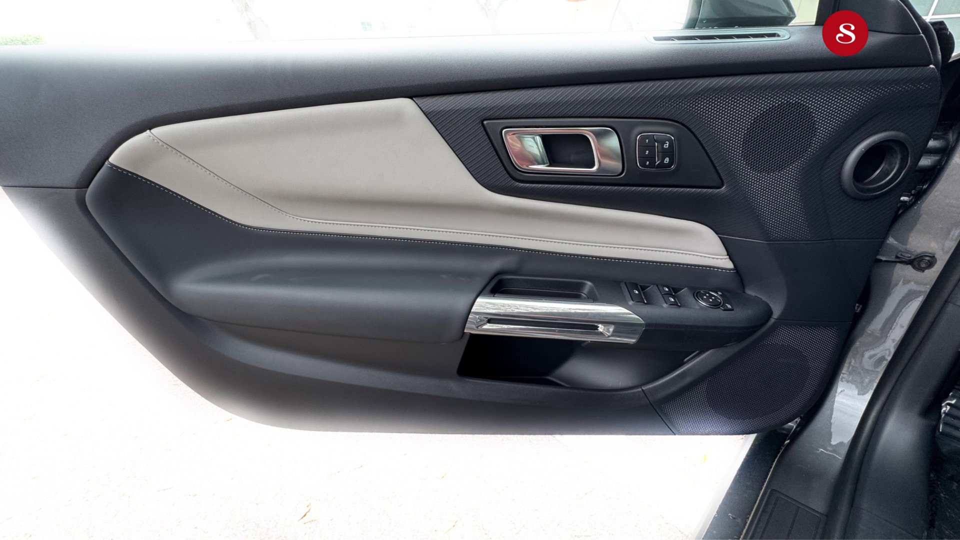 Used 2025 Ford Mustang GT Premium image 12