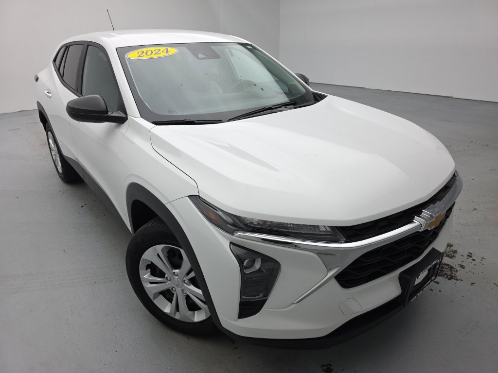 Used 2024 Chevrolet Trax LS FWD image 4