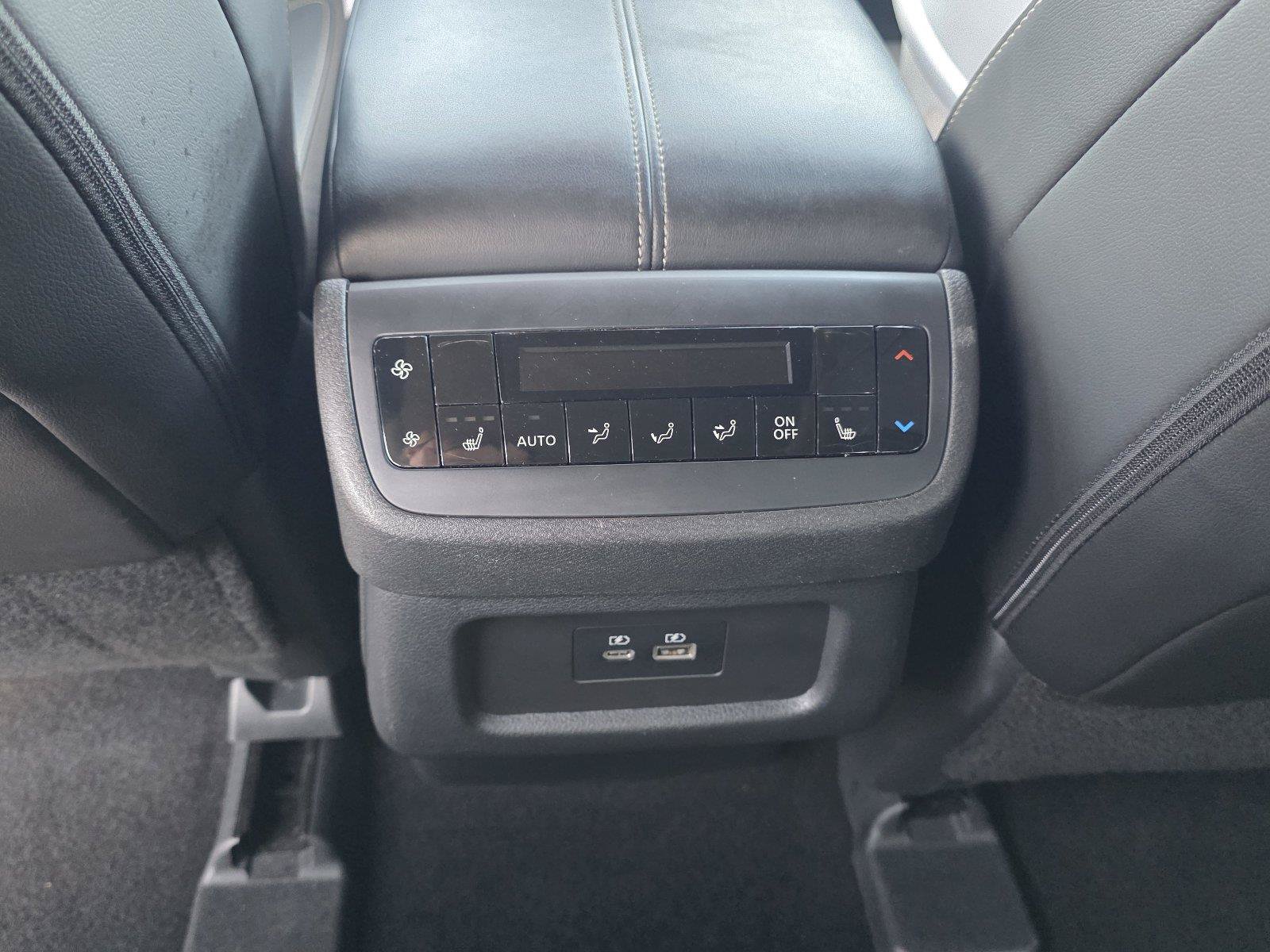 Used 2025 Nissan Pathfinder SL w/ SL Premium Package FWD image 29
