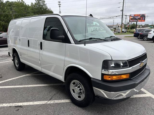 Used 2022 Chevrolet Express 2500 w/ Driver Convenience Package RWD image 4