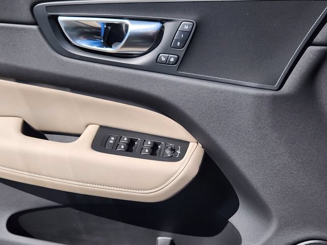 New 2026 Volvo XC60 T8 Plus w/ Climate Package PRO AWD/4WD image 9