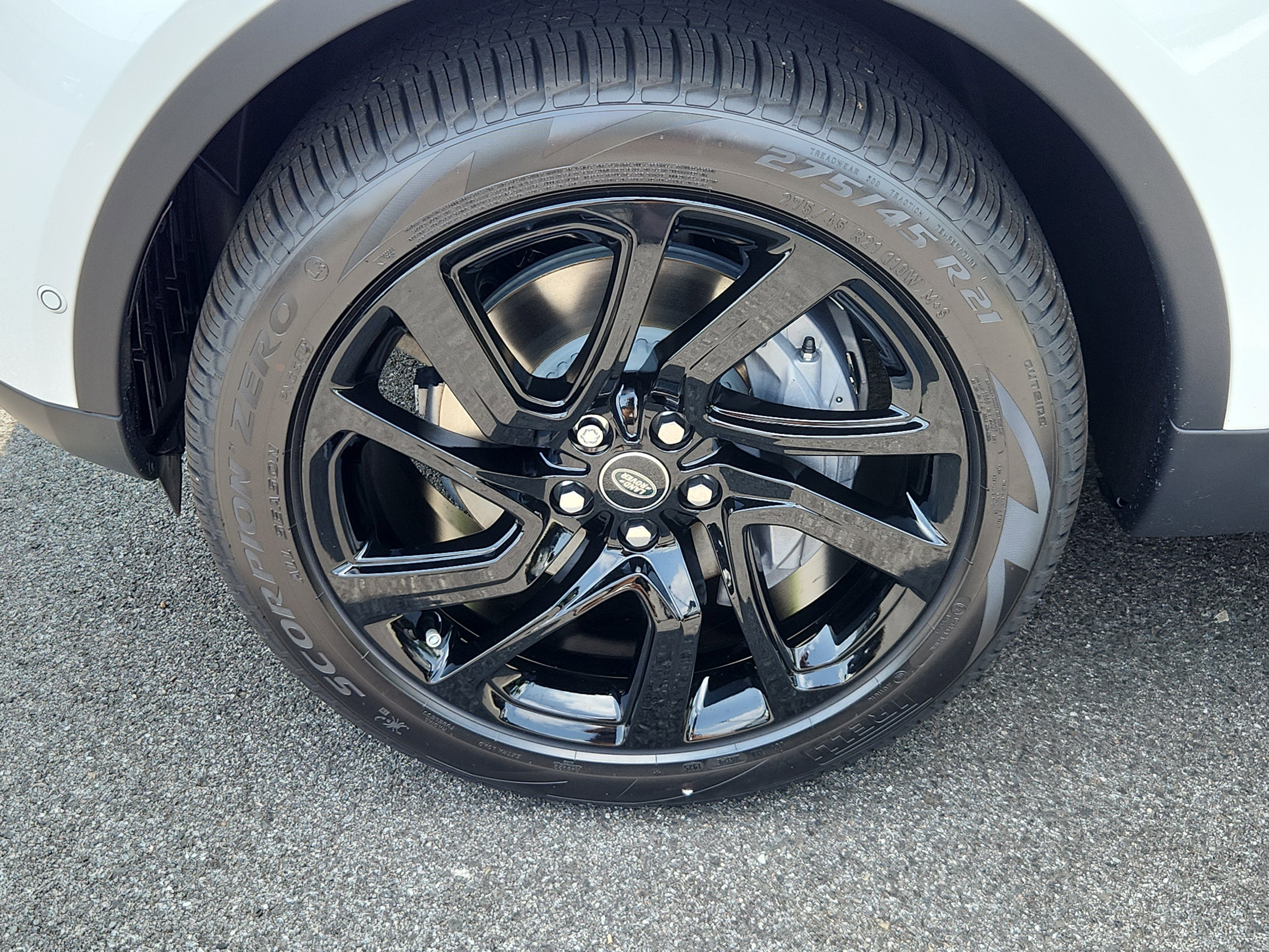 New 2025 Land Rover Discovery S image 9