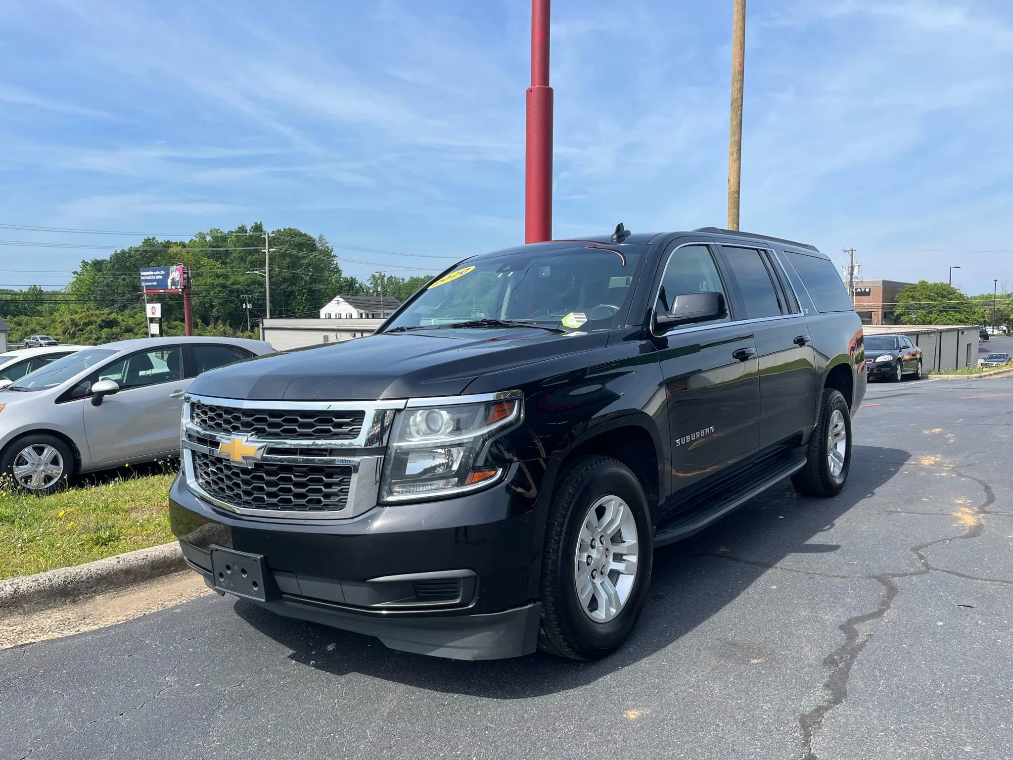 Used 2020 Chevrolet Suburban LT image 3