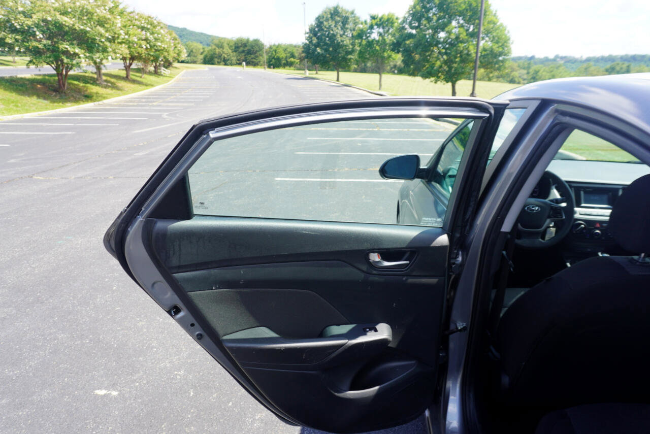 Used 2022 Hyundai Accent SE image 16