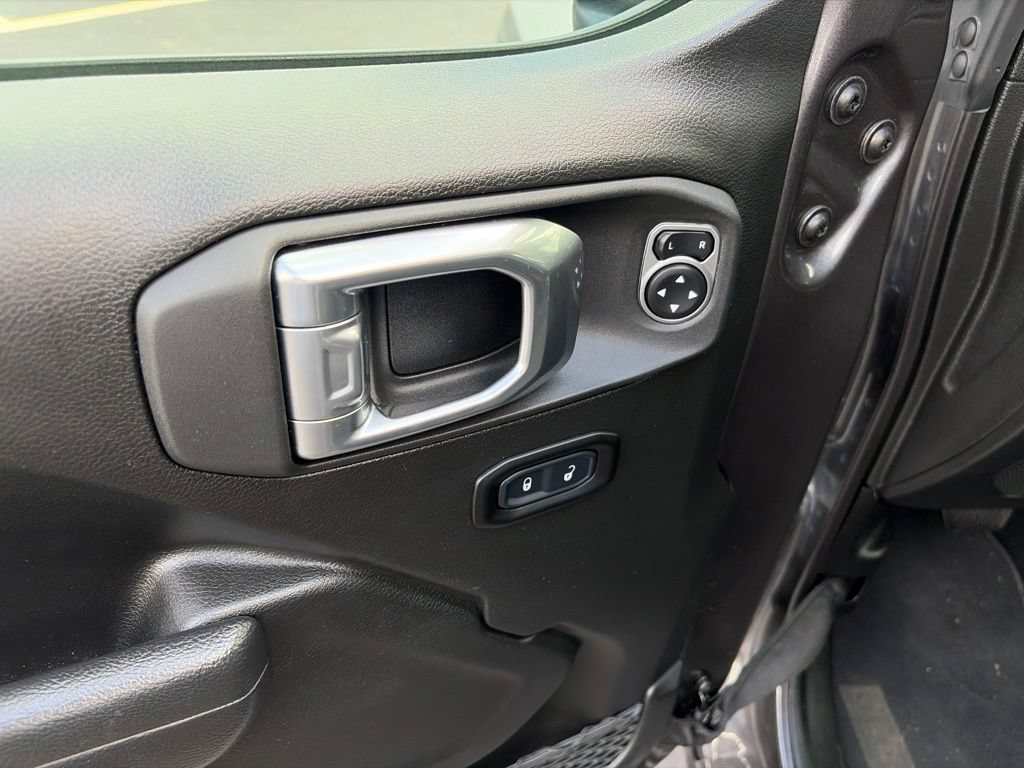 Used 2025 Jeep Wrangler Unlimited Sport AWD/4WD image 18