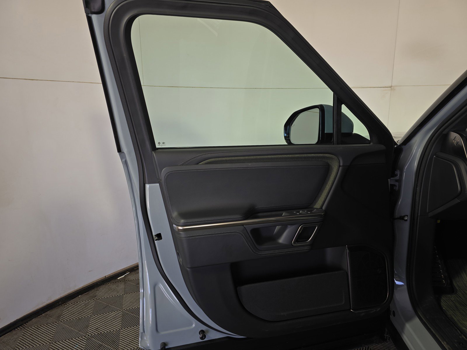 Used 2024 Rivian R1S Adventure image 16