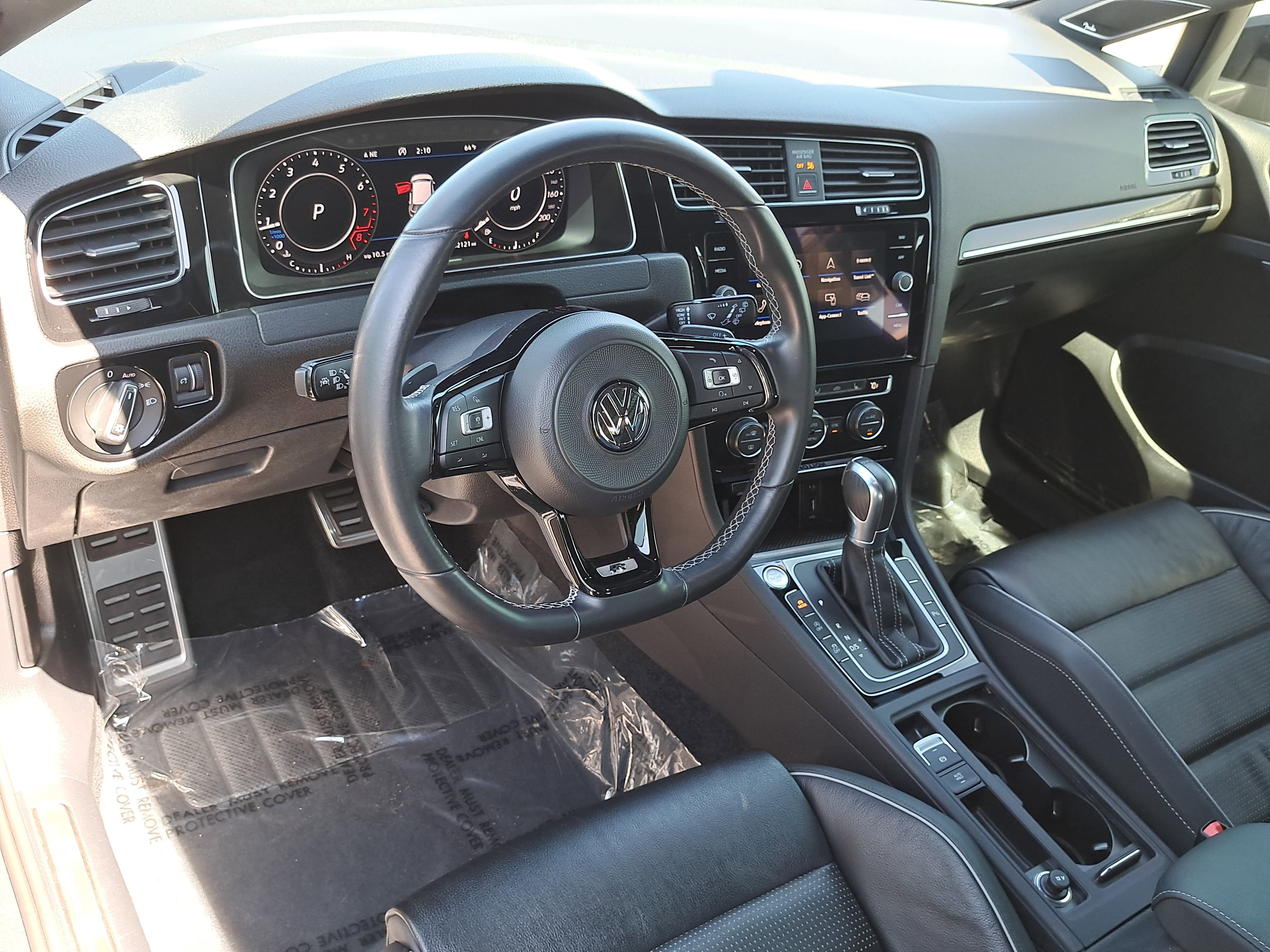 Used 2018 Volkswagen Golf R 4-Door image 15