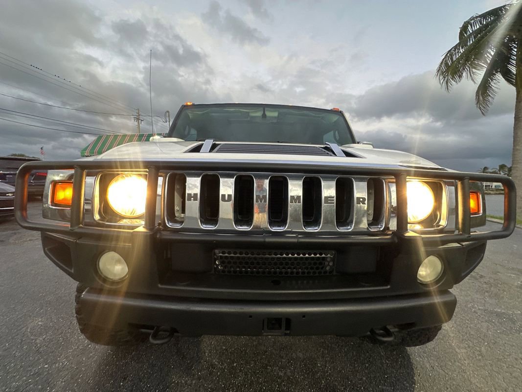 Used 2005 HUMMER H2 w/ Preferred Equipment Group image 9