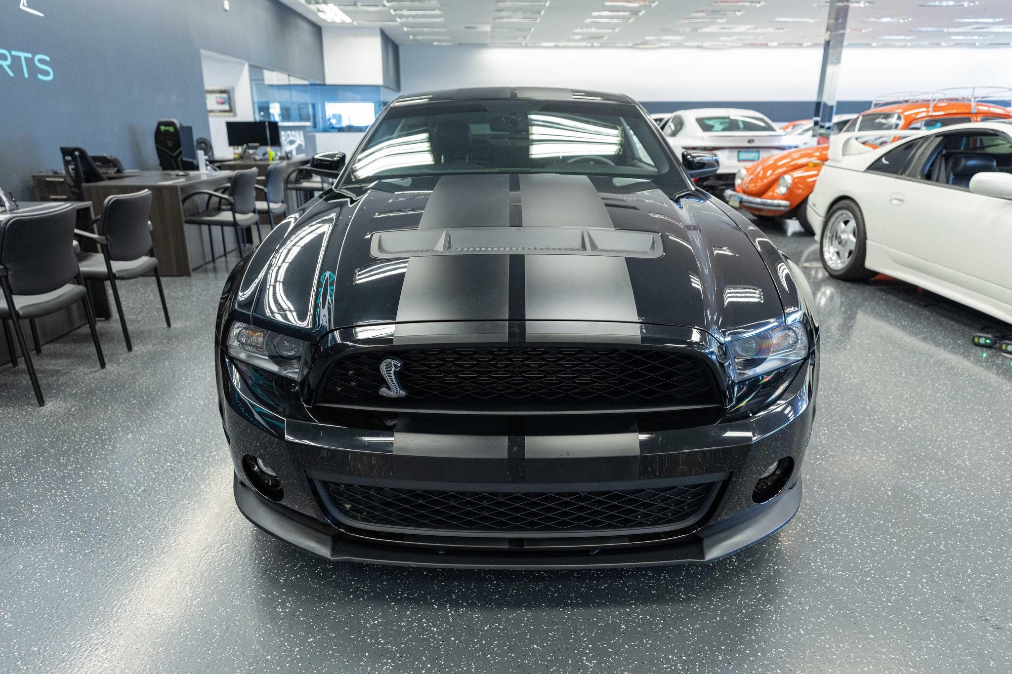 Used 2010 Ford Mustang Shelby GT500 RWD image 2