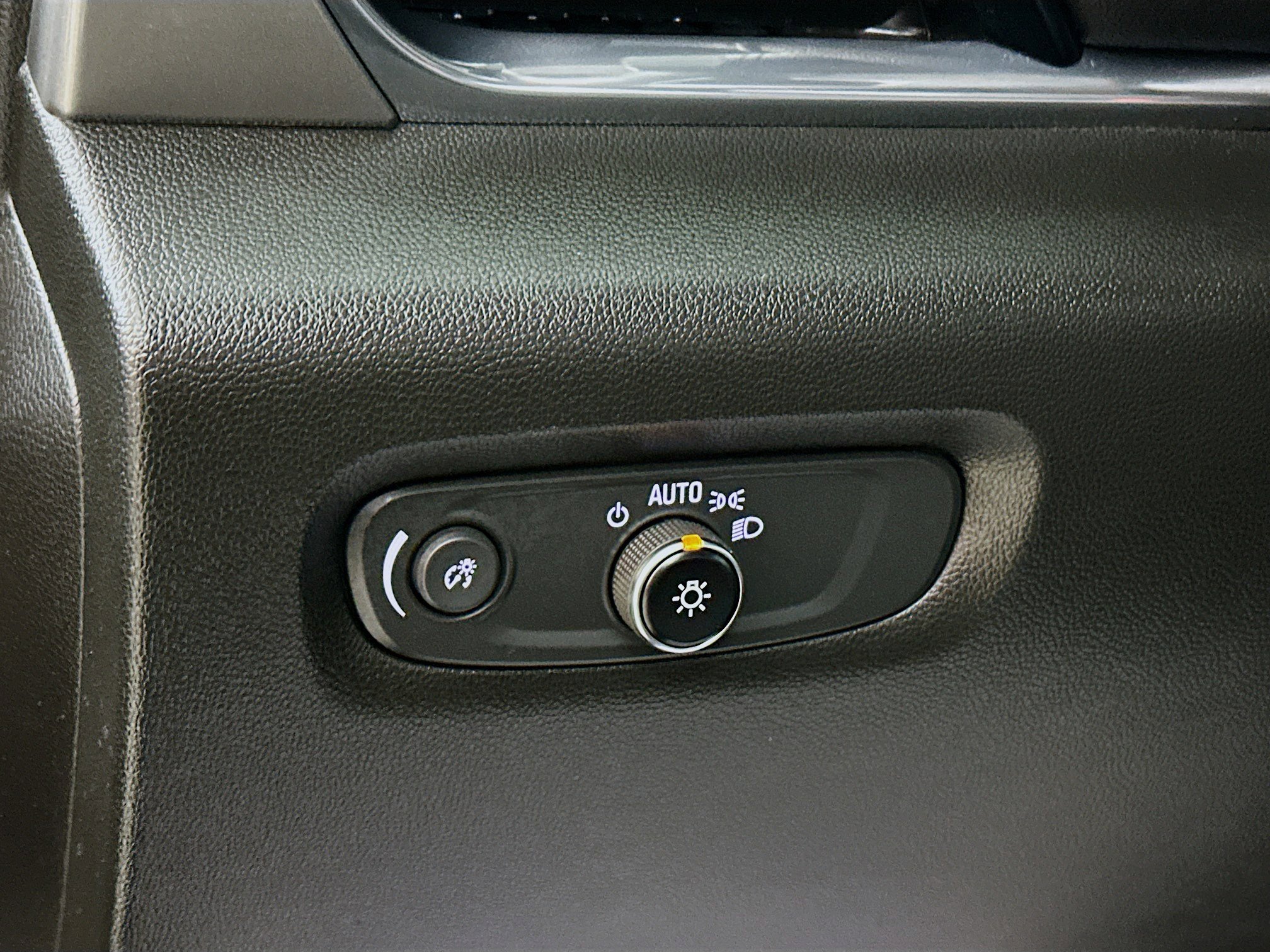 Used 2023 Chevrolet Traverse LT w/ Rear Camera Mirror Package AWD/4WD image 10