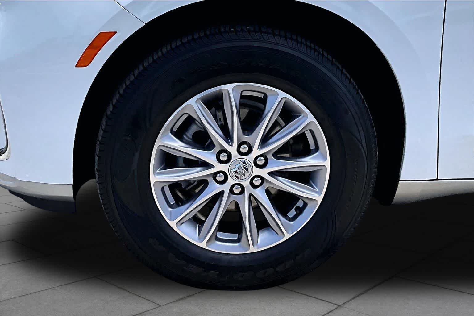 Used 2023 Buick Enclave Essence FWD image 11
