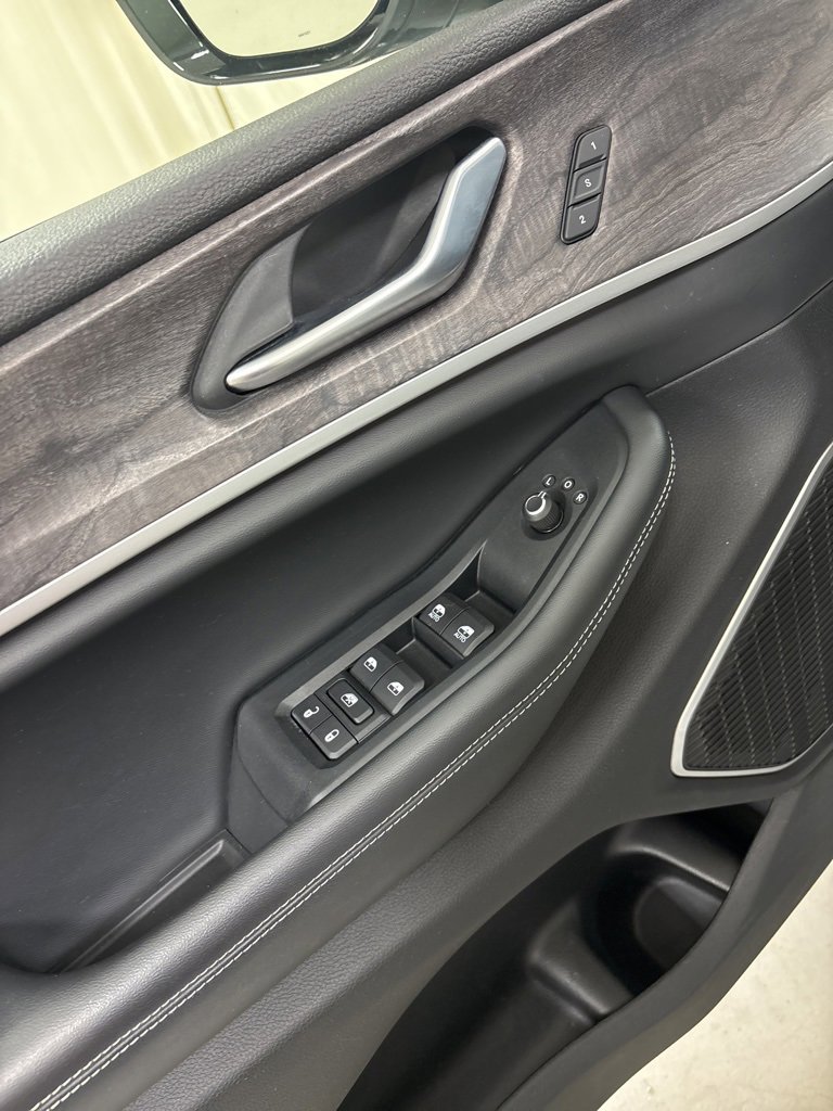 Used 2022 Jeep Grand Cherokee L Limited image 20