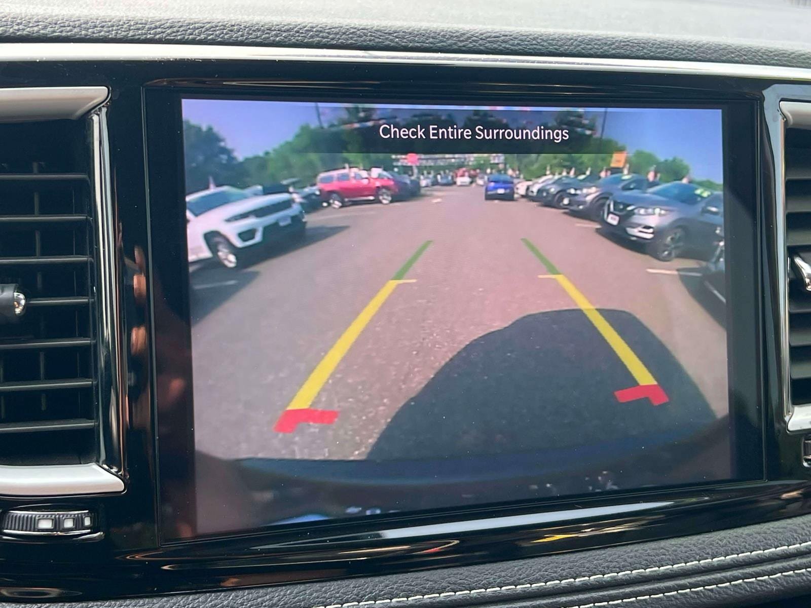 Used 2024 Chrysler Pacifica Limited FWD image 12
