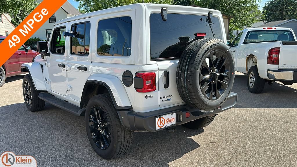 Used 2025 Jeep Wrangler Unlimited Sahara AWD/4WD image 6