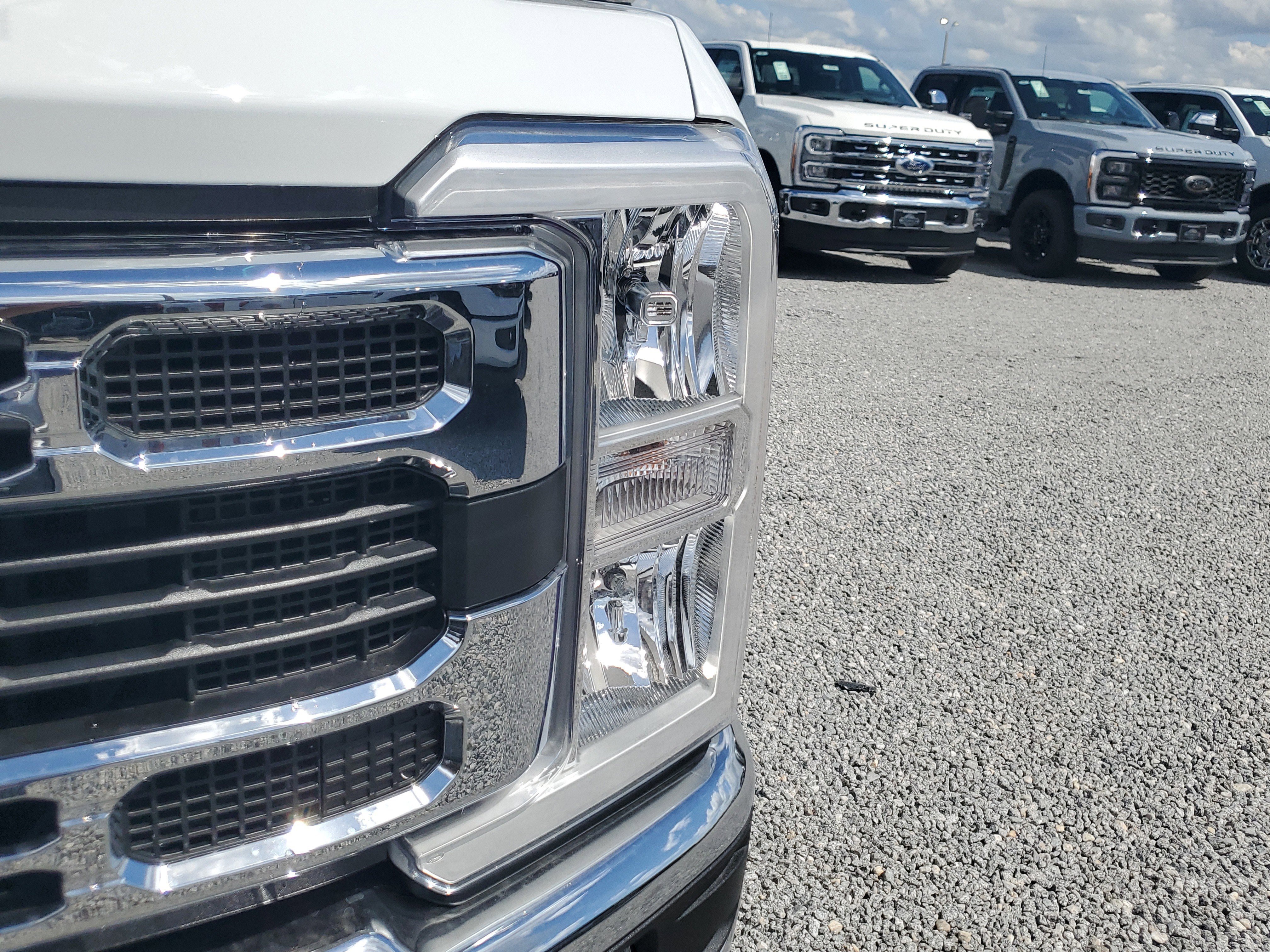 New 2026 Ford F250 XLT w/ FX4 Off-Road Package image 3