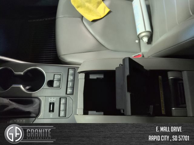 Used 2020 Toyota Highlander XLE w/ Protection Package #3 image 25