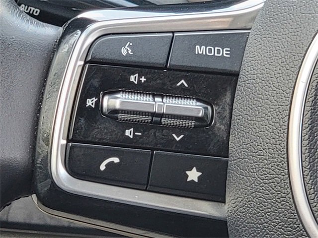 Used 2023 Kia Carnival LX image 34