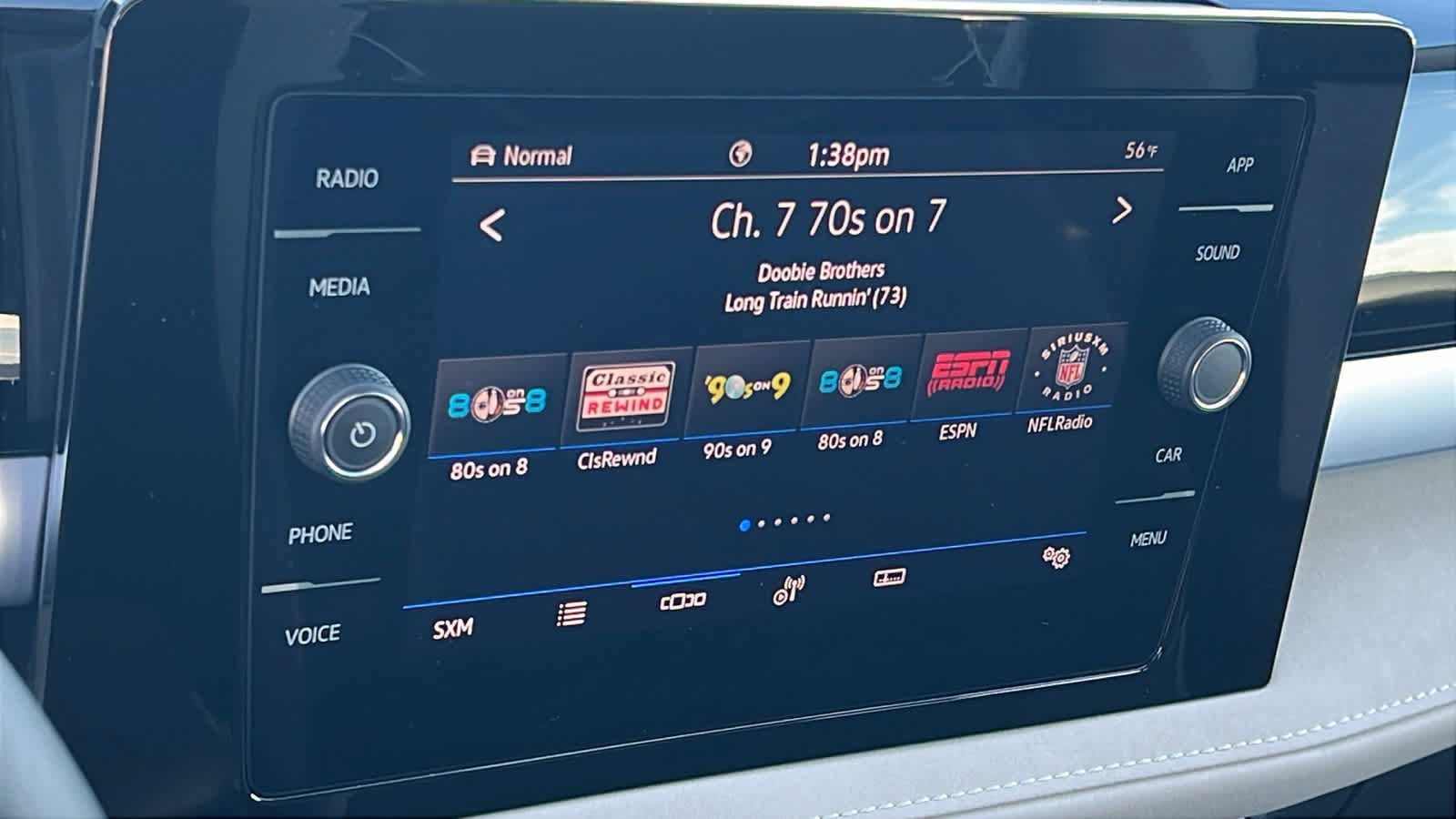 Used 2025 Volkswagen Taos SE image 15