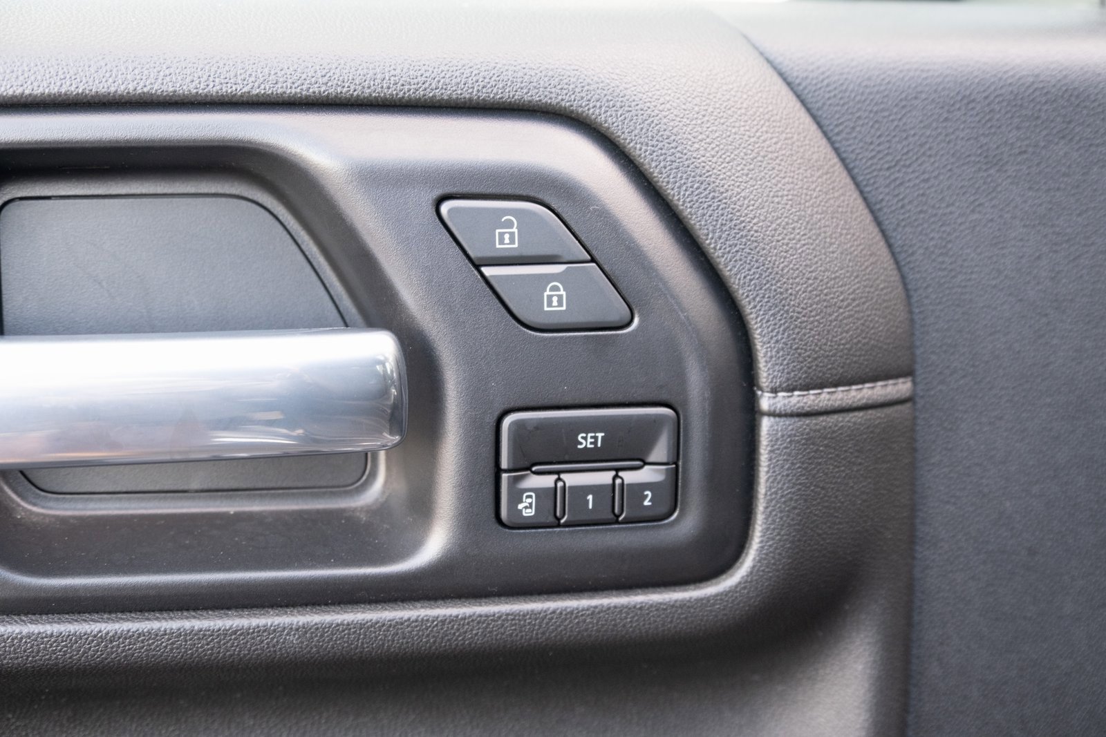 Used 2021 GMC Sierra 3500 SLT w/ SLT Premium Package image 18