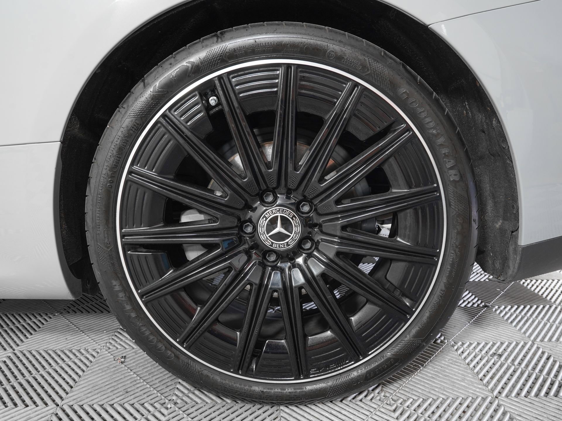 Used 2024 Mercedes-Benz CLE 300 4MATIC Cabriolet image 32