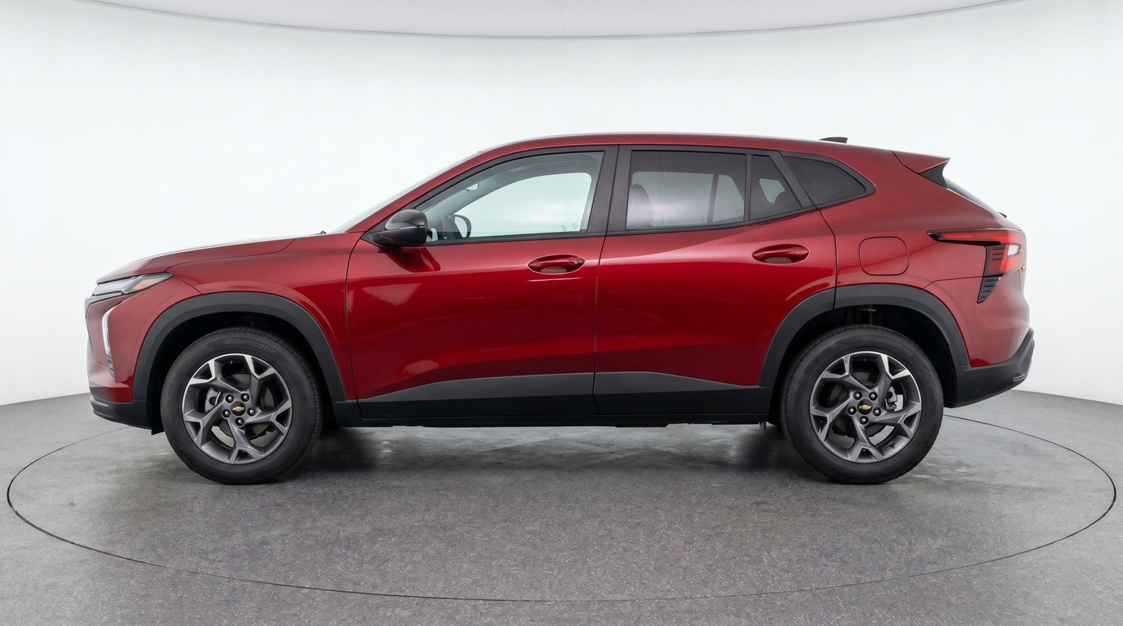 Used 2025 Chevrolet Trax LT FWD image 5