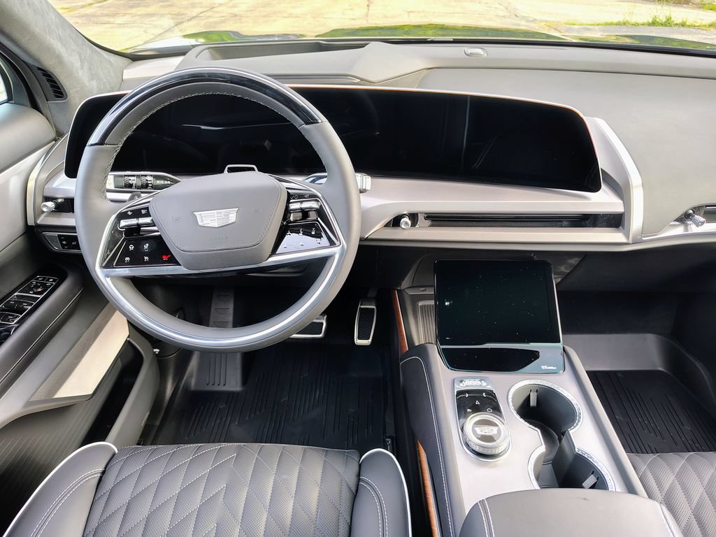 New 2027 Cadillac Vistiq Premium Luxury w/ LPO, Floor Liner Package AWD/4WD image 39