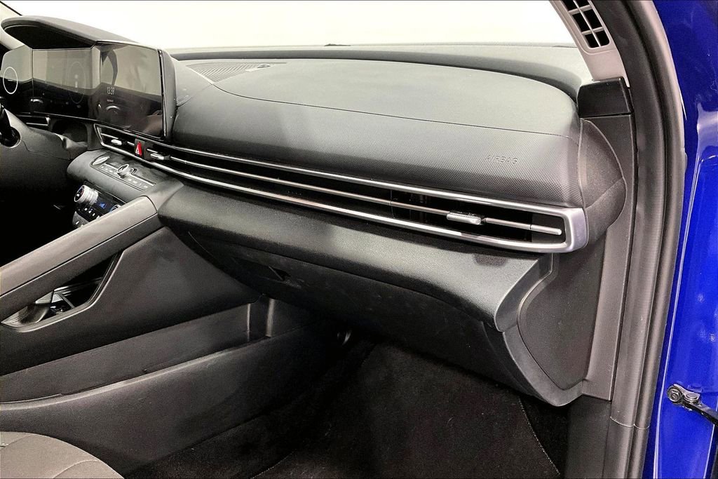 Used 2023 Hyundai Elantra SEL w/ Convenience Package image 19